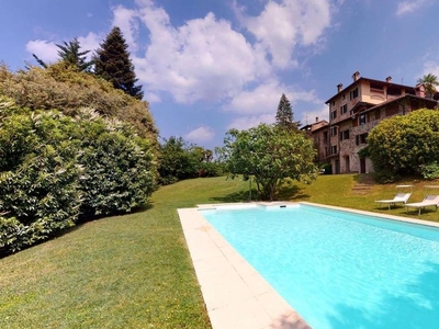 Esclusiva villa di 650 mq in vendita Porto Valtravaglia, Italia