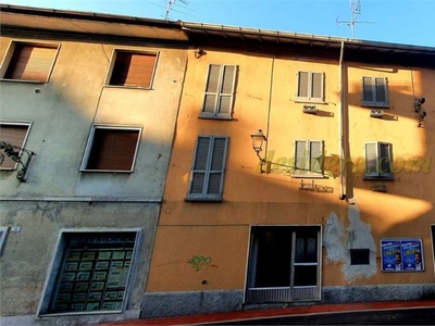 Palazzo a Castelletto sopra Ticino, 6 locali, 4 bagni, 195 m²