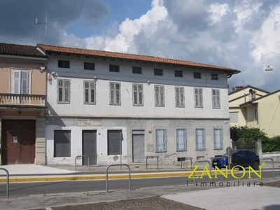 Palazzo in Piazza San Giorgio, Gorizia, 4 locali, 2 bagni, con box