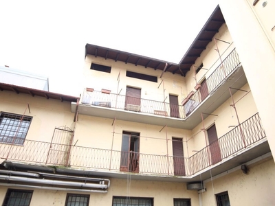 Palazzo in San giovanni, Borgomanero, 445 m², riscaldamento autonomo