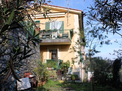 Quadrilocale in Via Franco Molfino, Camogli, 1 bagno, giardino privato