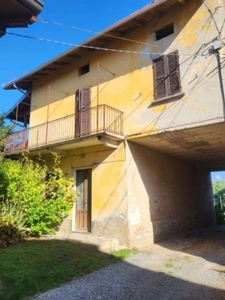 Rustico a Borgomanero, 5 locali, 1 bagno, giardino privato, 158 m²