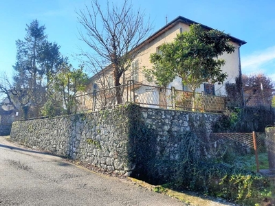 Rustico a Isola del Liri, 10 locali, 2 bagni, 250 m², da ristrutturare