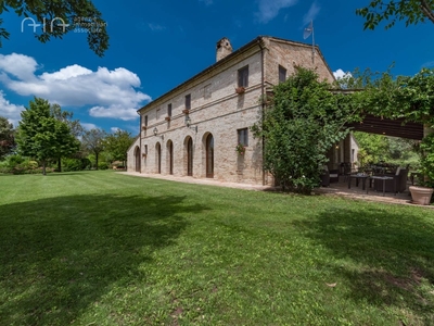 Rustico in Località San Claudio, Corridonia, 12 locali, 4 bagni