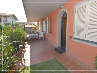 Trilocale a Monsummano Terme, 1 bagno, giardino privato, garage, 75 m²