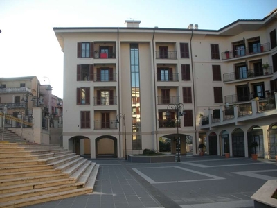 Trilocale in PIAZZA RISORGIMENTO, Frosinone, 2 bagni, arredato, 85 m²
