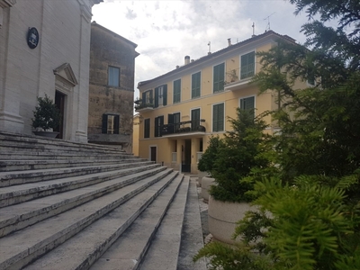 Trilocale in Piazza Santa Maria, Frosinone, 1 bagno, 68 m², 1 balcone