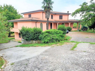 Villa a Monte San Giovanni Campano, 15 locali, 600 m² in vendita