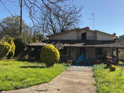 Villa a Pontecorvo, 3 locali, 1 bagno, giardino privato, 120 m²