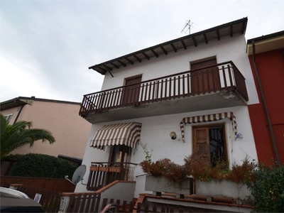 Villa a schiera a Montecatini-Terme, 4 locali, 2 bagni, 150 m²