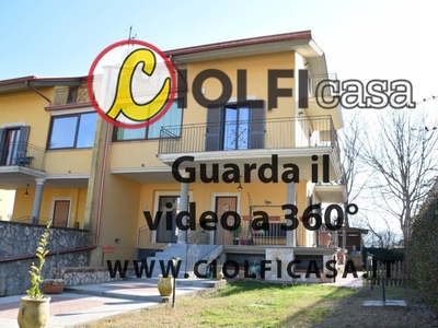 Villa a schiera a Pignataro Interamna, 9 locali, 2 bagni, 167 m²