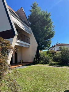 Villa a schiera in Via Beati, Castelletto sopra Ticino, 7 locali