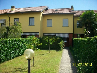 Villa a schiera in Via Brabbia 123, Castelletto sopra Ticino, 6 locali