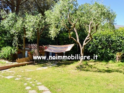 Villa a schiera in Via della Pineta, Arenzano, 4 locali, 2 bagni