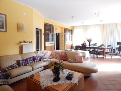 Villa a schiera in VIA MONTE ARDIZIO, Pesaro, 5 locali, 3 bagni
