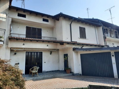 Villa a schiera in Via Riviera, Castelletto sopra Ticino, 4 locali