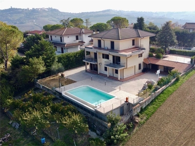 Villa in Contrada Santa Leandra 329, Montegranaro, 20 locali, 5 bagni