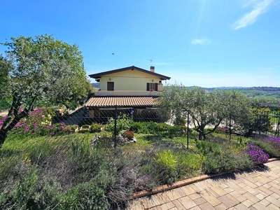 Villa in Contrada vallasciano, Fermo, 9 locali, 3 bagni, 350 m²