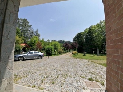 Villa in provinciale, Alba