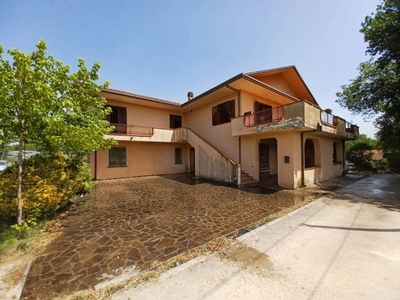 Villa in Via campolungo, Ceprano, 6 locali, 2 bagni, 420 m² in vendita