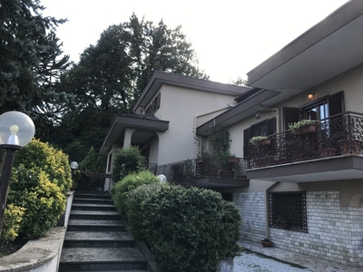 Villa in VIA QUATTRO STRADE, Patrica, 10 locali, 5 bagni, garage