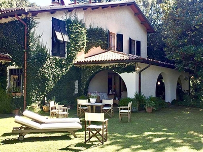 Villa in zona Roma Imperiale a Forte Dei Marmi