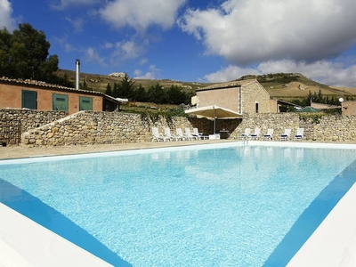 Villa per gruppi numerosi nella bellissima campagna siciliana con piscina privat
