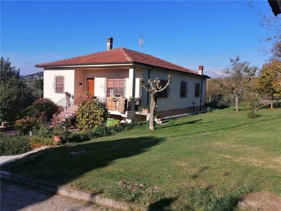 Villa singola a Pontecorvo, 11 locali, 2 bagni, garage, 237 m²