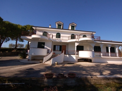 Villa singola in CONTRADA BORE DI TENNA, Fermo, 18 locali, 5 bagni