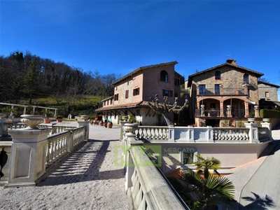 Villa singola in Contrada Pretattoni, Montefortino, 20 locali, 7 bagni