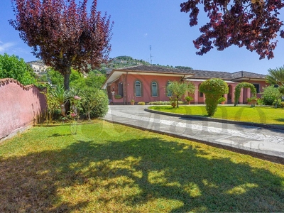 Villa singola in Contrada Storta, Vicalvi, 27 locali, 4 bagni, con box