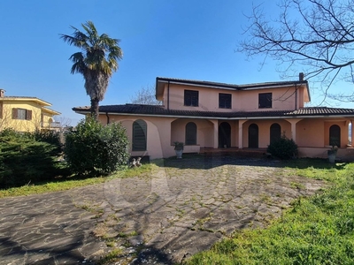 Villa singola in Via Porrino, Monte San Giovanni Campano, 25 locali