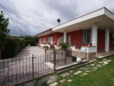 Villa singola in Via S. Pasquale 1, Cassino, 5 locali, 2 bagni, 200 m²