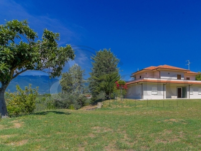 Villa singola in VIA VALLEFREDDA, Arpino, 10 locali, 3 bagni, con box