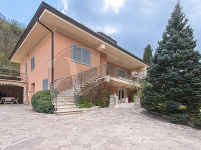 Villa singola in Via Vecchia Sferracavallo, Atina, 13 locali, 6 bagni