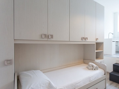 Affittasi letto in appartamento con 4 camere a Bovisa, Milano