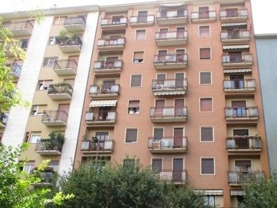 Appartamento in Vendita in Piazza Insubria 10 a Milano