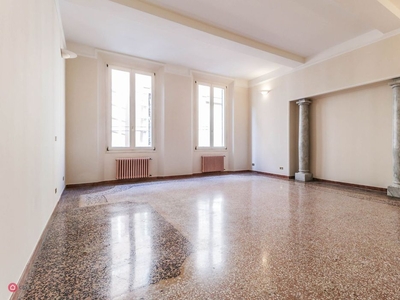 Appartamento in Vendita in Via Castiglione a Bologna