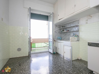 Appartamento in Vendita in Via Coronata 77 a Genova