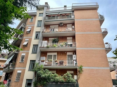 Appartamento in Vendita in Via Domenico Comparetti a Roma