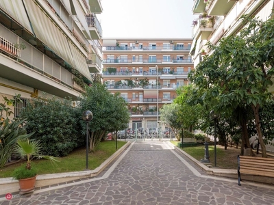 Appartamento in Vendita in Via Innocenzo XI 41 a Roma