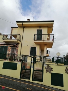 Appartamento in Vendita in Via Rocca Cencia a Roma