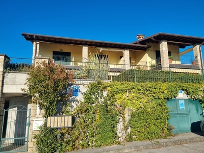 Bilocale in Via del Bobbio 107, Polpenazze del Garda, 76 m² in vendita