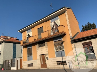 Casa indipendente in Vendita in Via De Notaris 38 a Milano