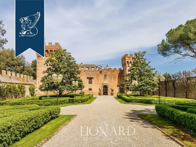 Castello di 35000 mq in vendita - Montespertoli, Italia