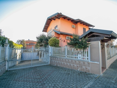 Villa con terrazzo a San Giusto Canavese