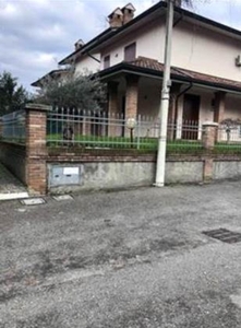 Appartamento a Castelvetro Piacentino, 8 locali, 2 bagni, posto auto