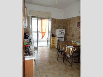 Appartamento in Vendita a Palermo, 90'000€, 140 m²