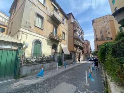 Appartamento in Via Arenella, Napoli, 1 bagno, 50 m², stato discreto