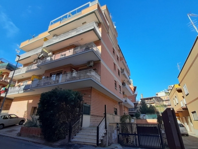 Appartamento in Via Castelnuovo di Garfagnana, Roma, 1 bagno, 110 m²